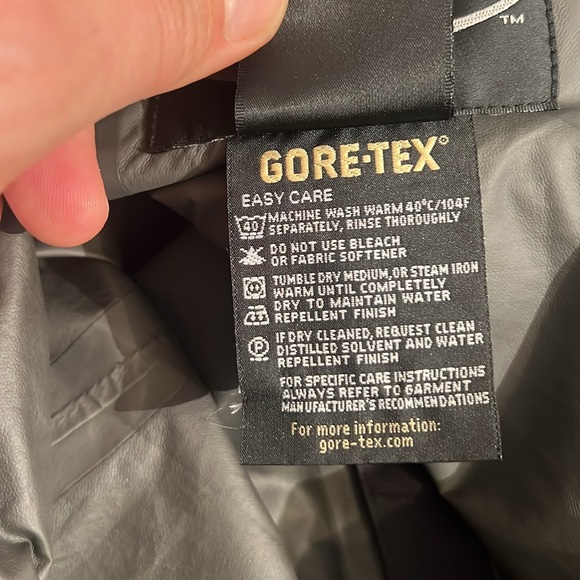 Team Realtree Paclite Gore-Tex Jacket in Black & Grey, size Large - Picture 8 of 14